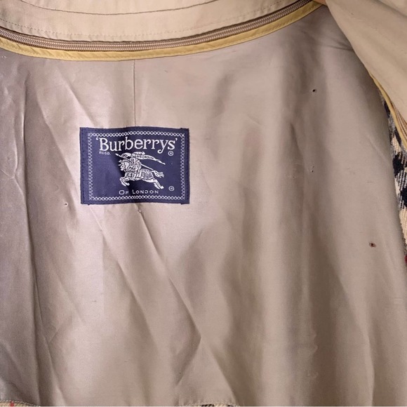 Vintage Burberry Trench Coat with Removable Wool Lining - Picture 13 of 16
